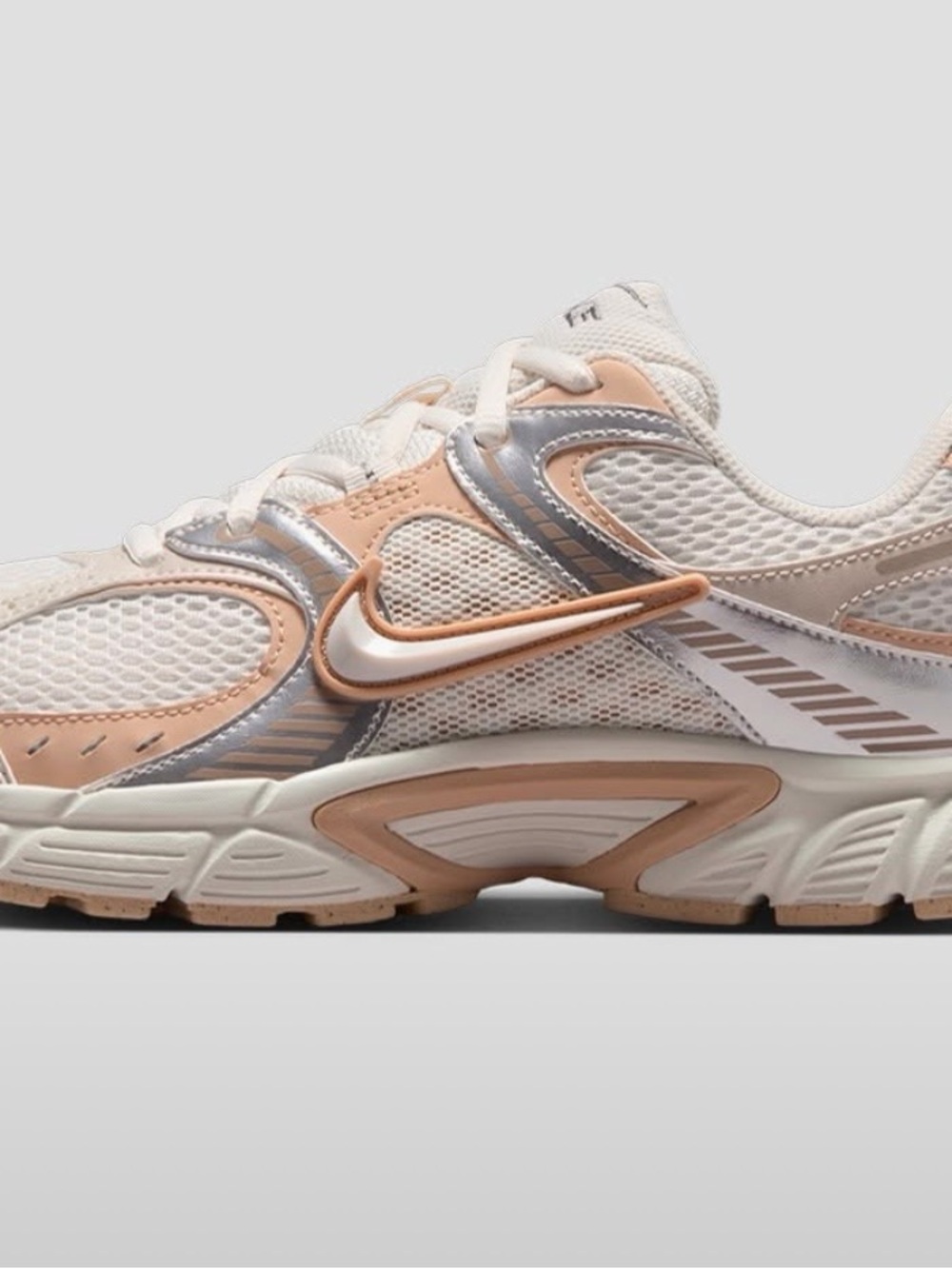 Nike Women's Peach and White Athletic Sneakers
